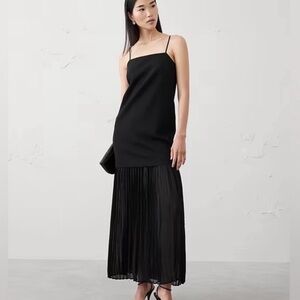 NWT Contrast Drop-Waist Maxi Dress |
Banana Republic